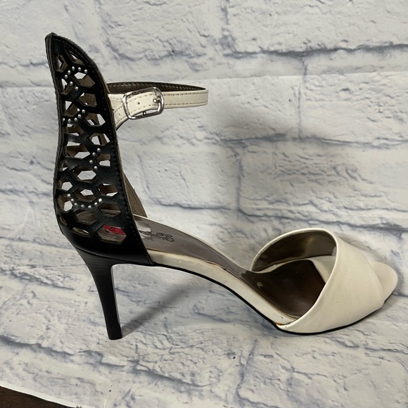 Carlos Santana white and black heels. Never worn. Size 10 - Picture 2 of 15